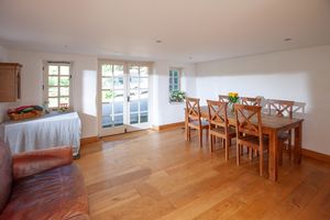 Old Charlie Youngs_Dining Area- click for photo gallery